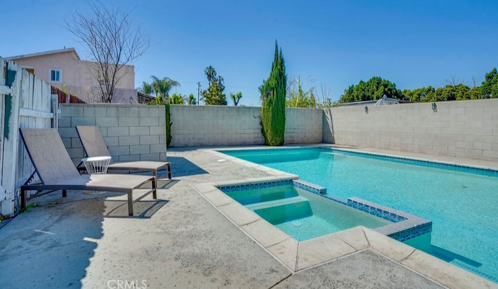 14841 Community St, Van Nuys CA  91402-3555 exterior