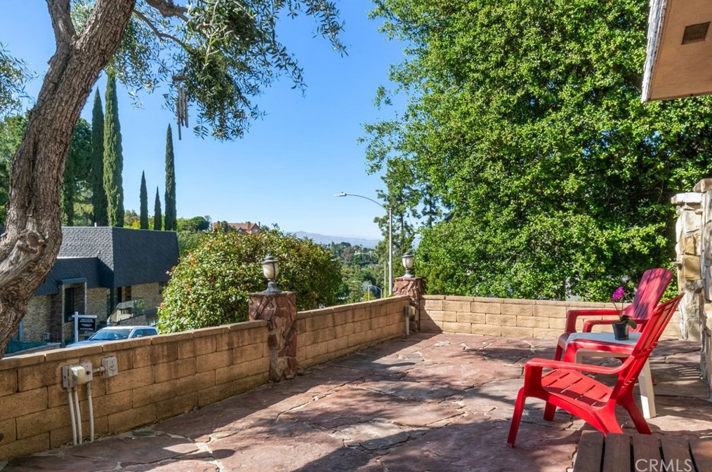 17060 Escalon Dr, Van Nuys, CA 91436-3838