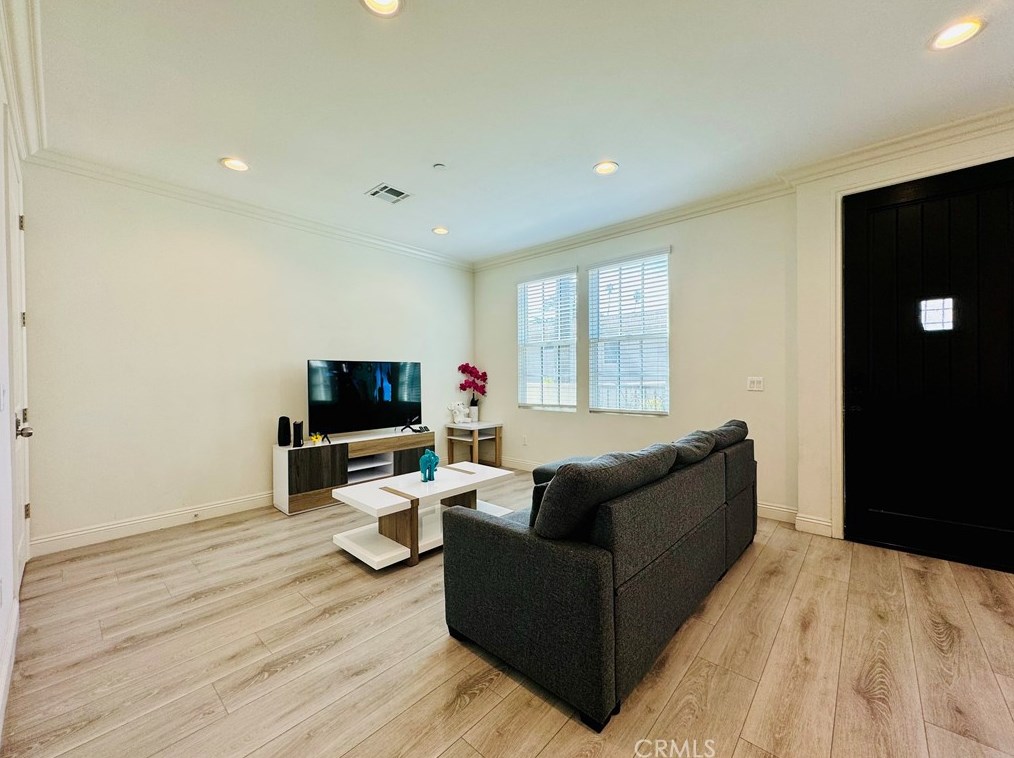 118 N Allen Ave #5, Pasadena, CA 91106