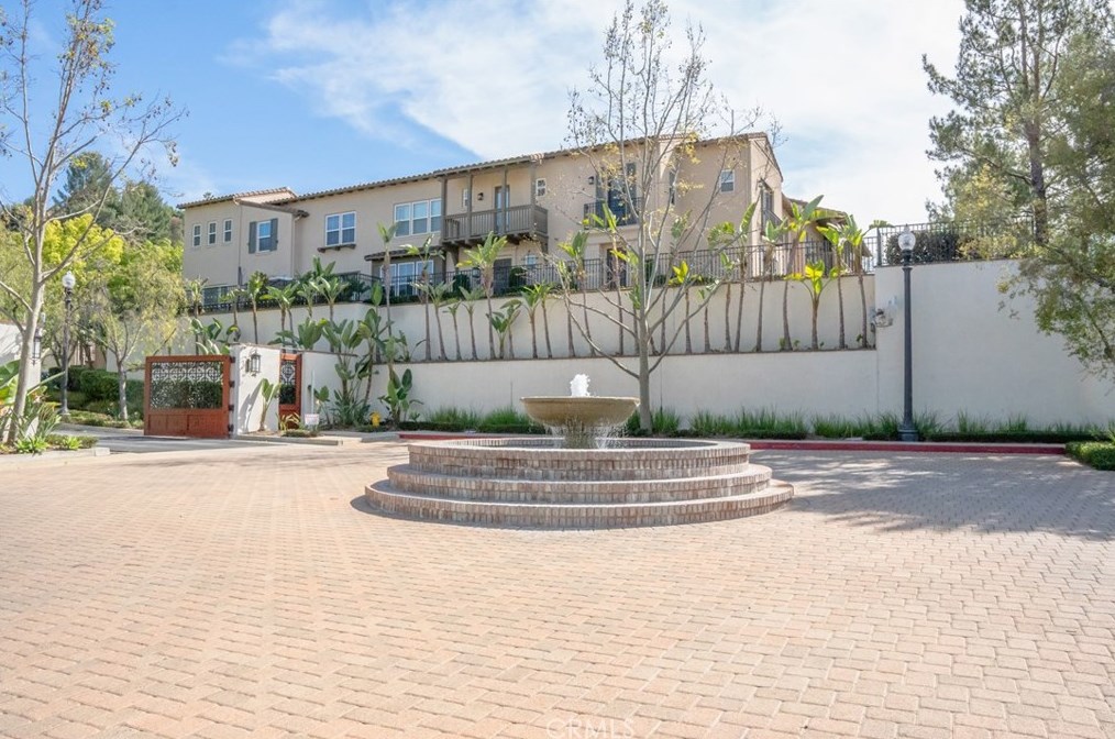 863 Terrace Ln, Pomona, CA 91765-4561