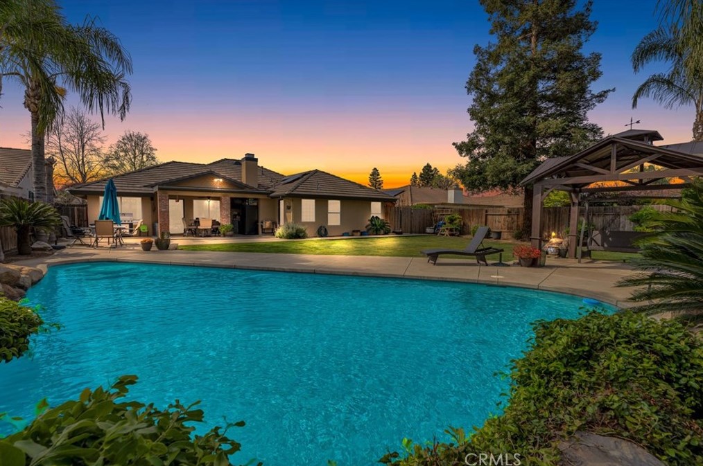 9110 Oak Hills Ave, Bakersfield CA  93312-5021 exterior