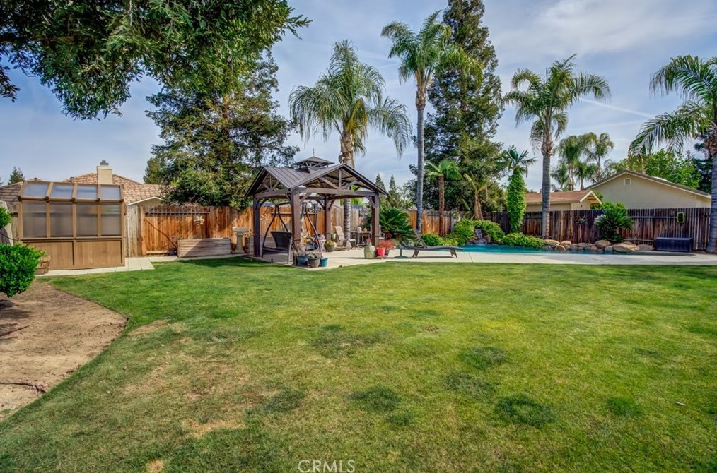 9110 Oak Hills Ave, Bakersfield CA  93312-5021 exterior