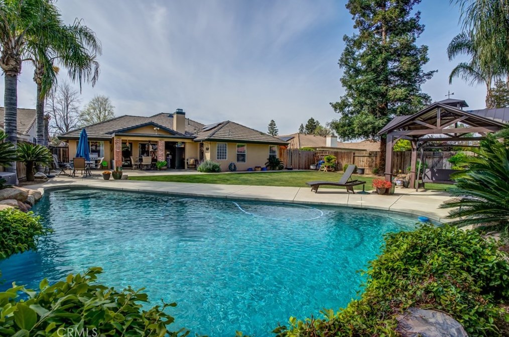 9110 Oak Hills Ave, Bakersfield CA  93312-5021 exterior