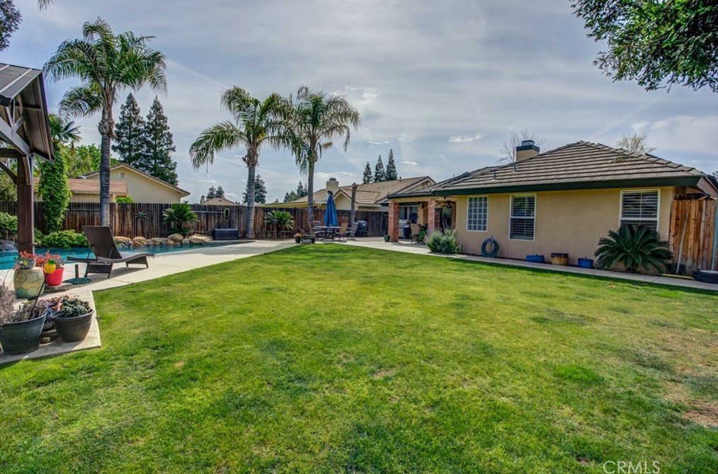 9110 Oak Hills Ave, Bakersfield CA  93312-5021 exterior