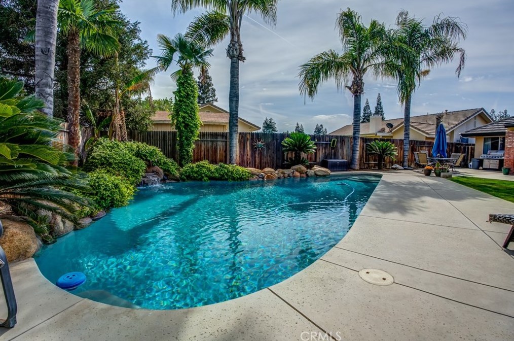 9110 Oak Hills Ave, Bakersfield CA  93312-5021 exterior