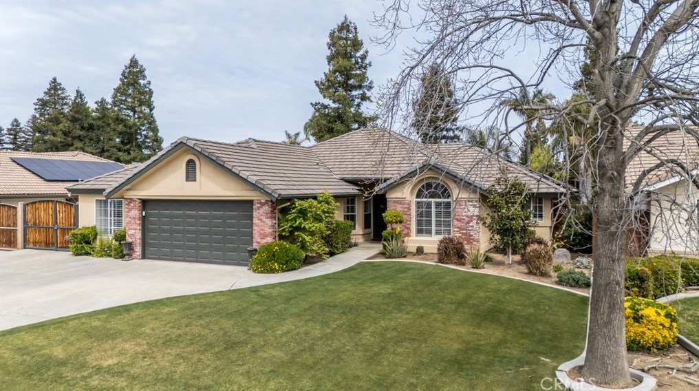 9110 Oak Hills Ave, Bakersfield CA  93312-5021 exterior