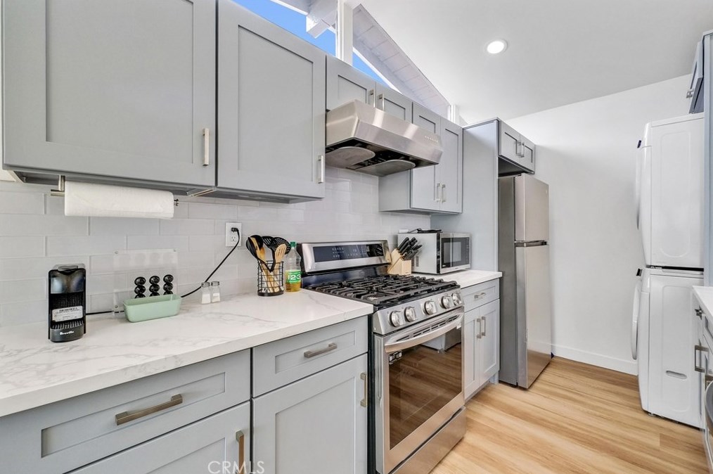 2526 Santa Ysabel Ave, Fullerton CA  92831-4428 exterior