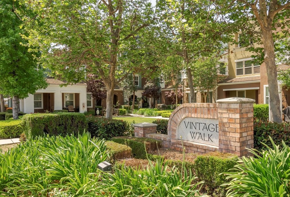 215 W Zinfandel Dr, Covina, CA 91723