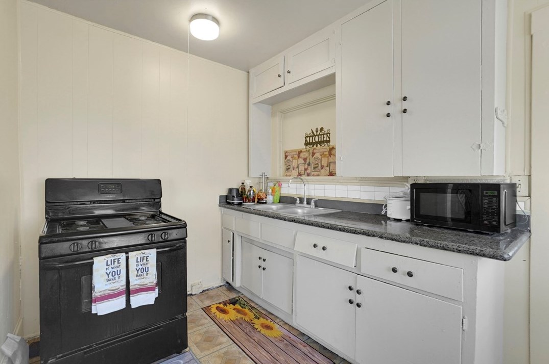 842 89 St, Los Angeles CA  90003-3706 exterior