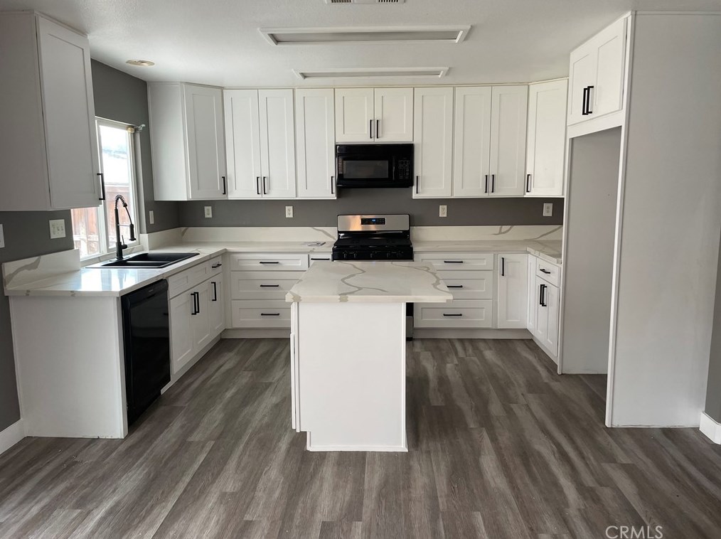 4317 Suffolk St, Riverside, CA 92509-7811