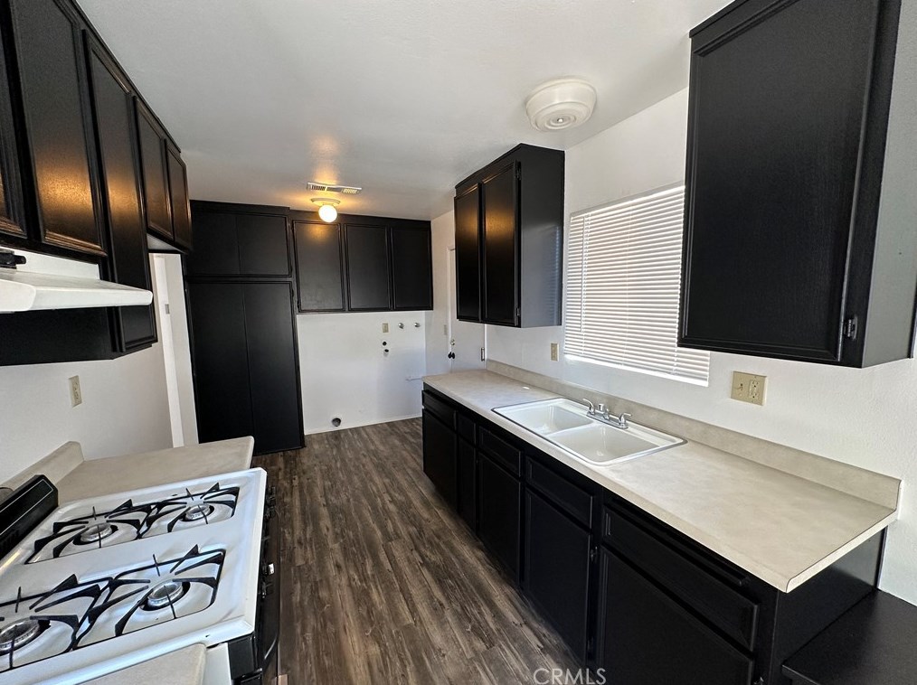 2198 Avenida Estrada, Hemet CA  92545-2516 exterior