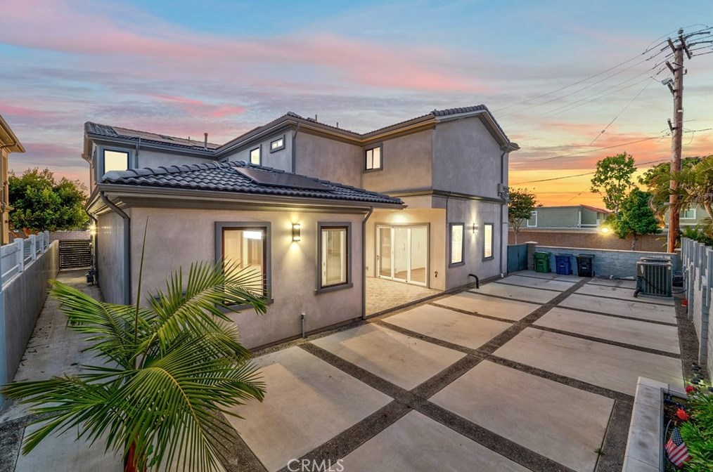 10252 Avenida Cinco De Mayo, Santa Ana, CA 92708-3745