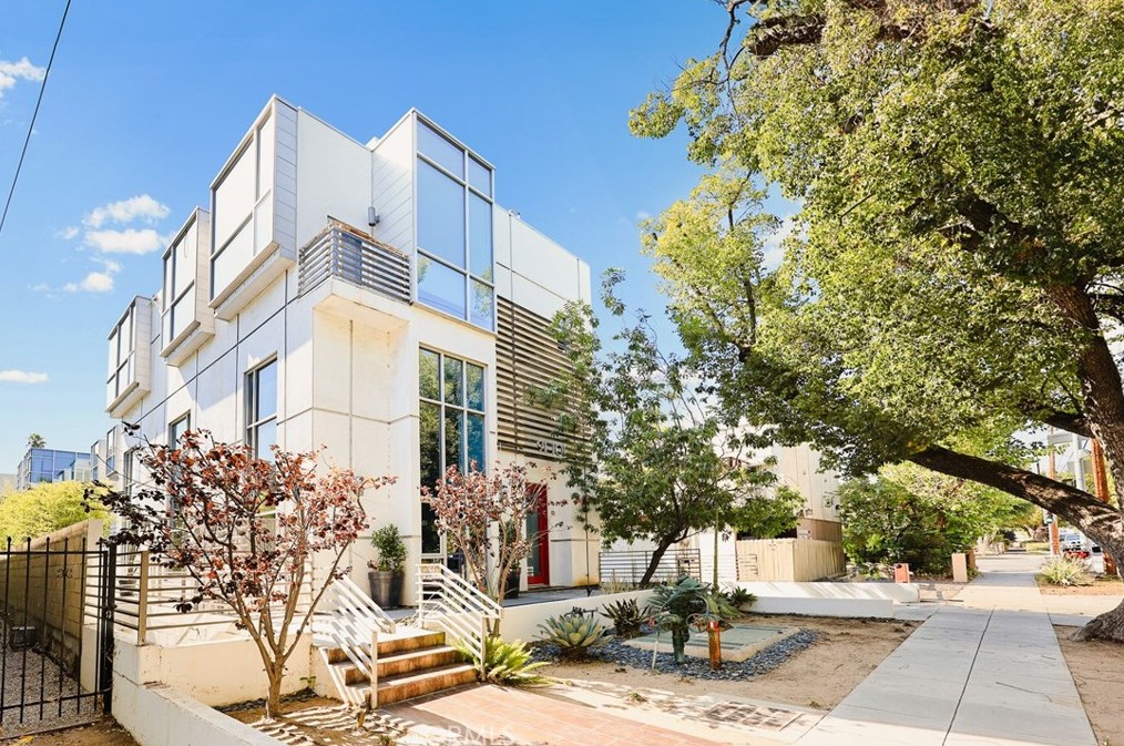 93 N Wilson Ave, Pasadena, CA 91106