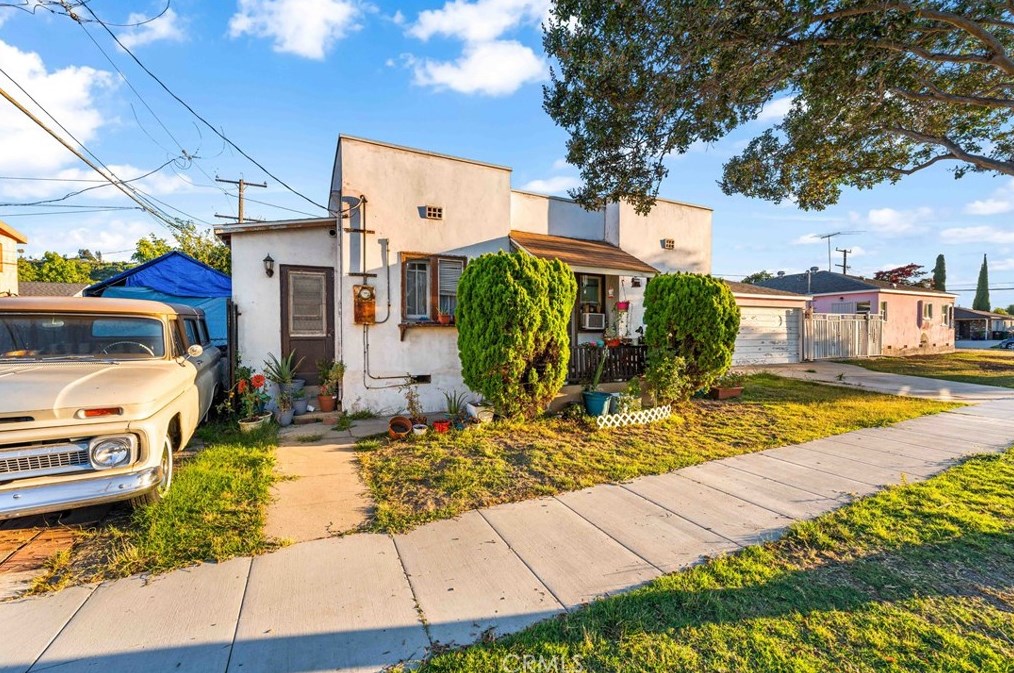 2560 Las Flores St, Alhambra, CA 91803