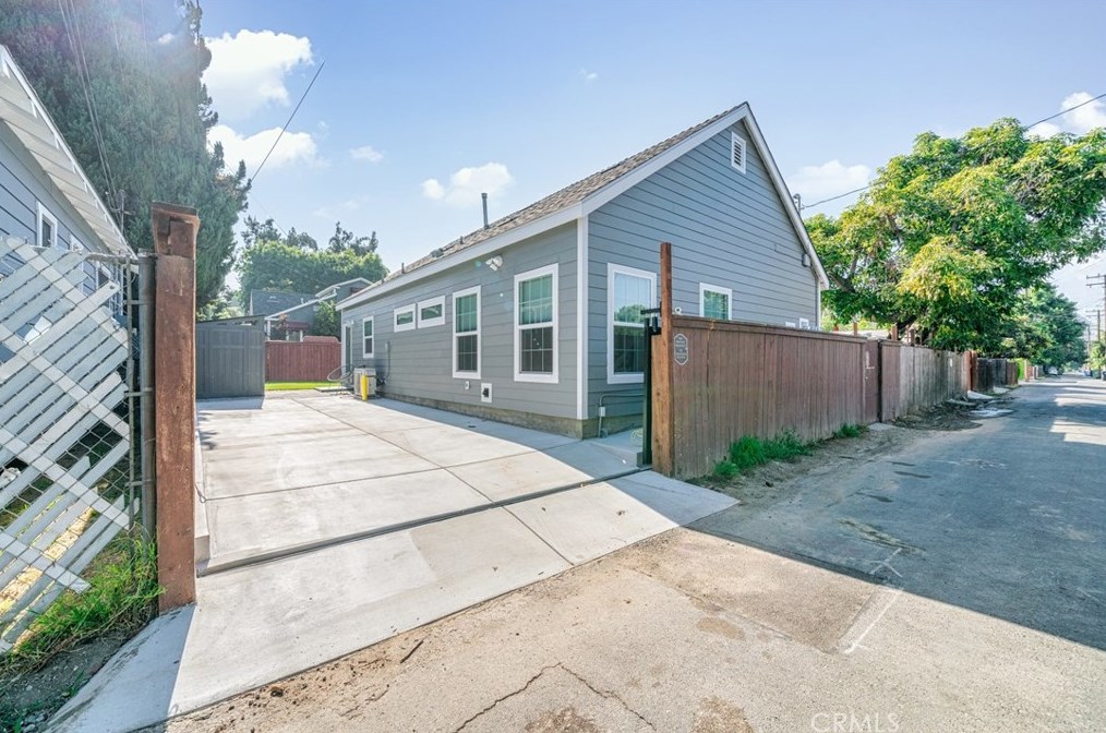 7733 Friends Ave, Whittier CA  90602-1405 exterior