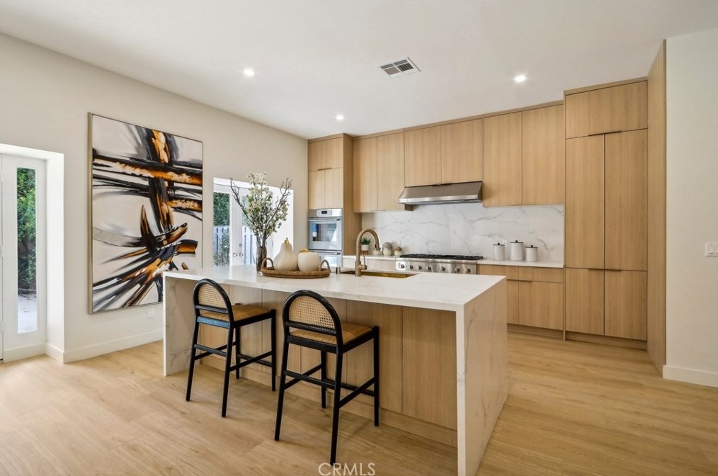 2230 Los Robles Ave, Pasadena CA 91104-4318 exterior