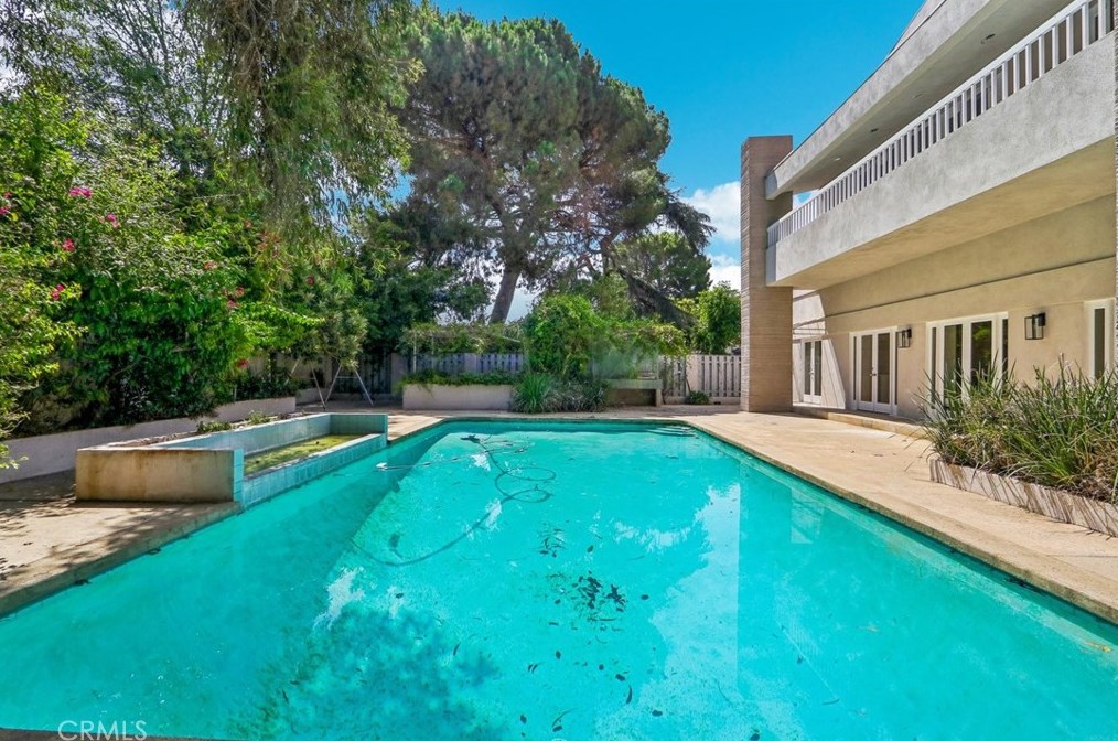 2230 Los Robles Ave, Pasadena CA 91104-4318 exterior