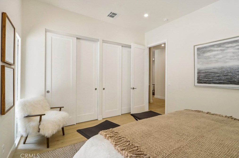 2230 Los Robles Ave, Pasadena CA 91104-4318 exterior