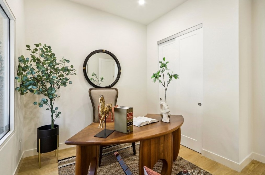 2230 Los Robles Ave, Pasadena CA 91104-4318 exterior