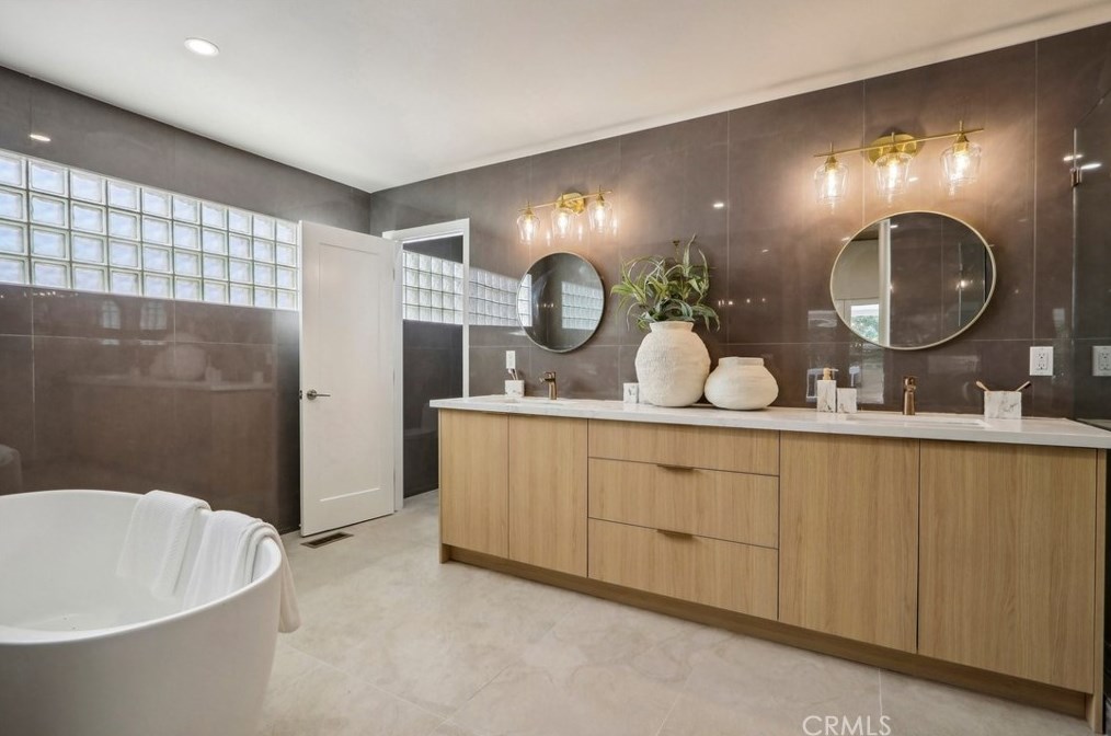 2230 Los Robles Ave, Pasadena CA 91104-4318 exterior