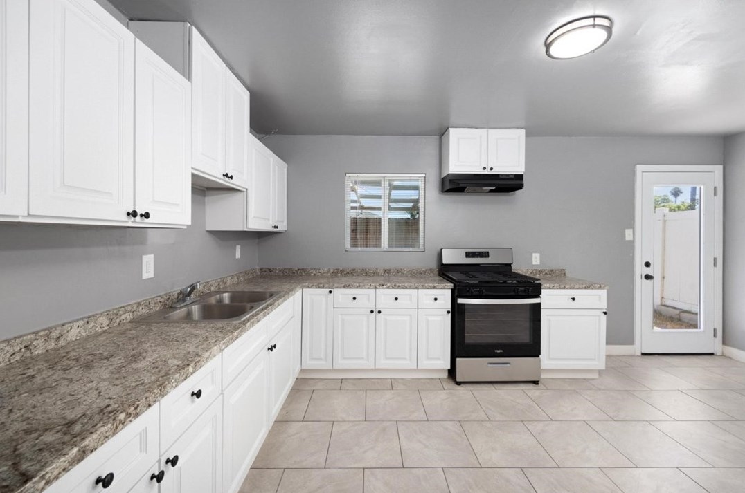 22432 Marbella Ave, Long Beach, CA 90745-3917