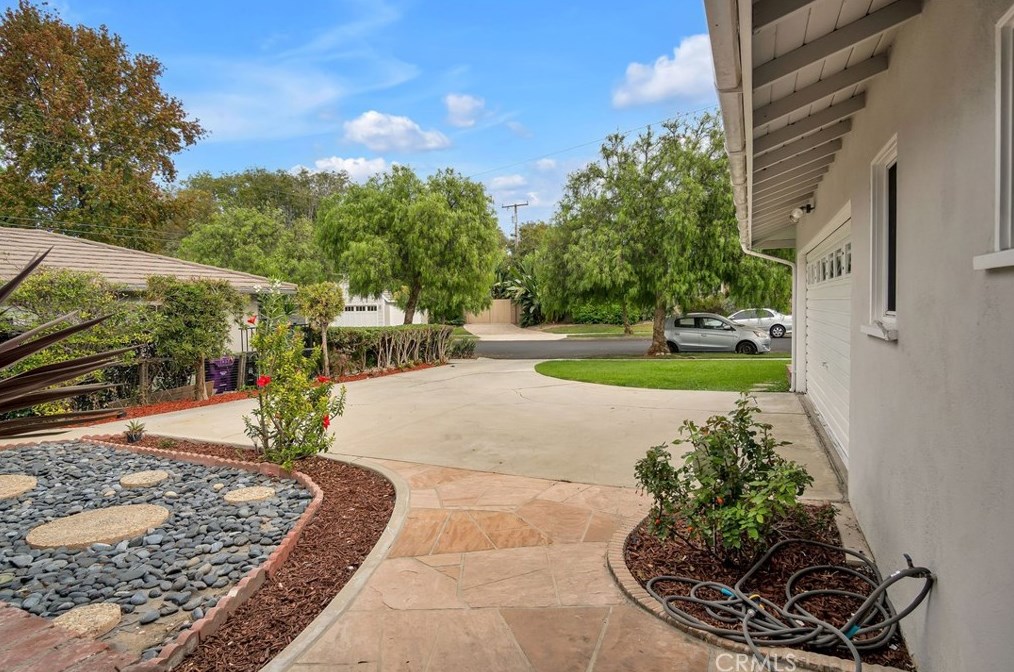 1611 N Greenbrier Rd, Long Beach, CA 90815