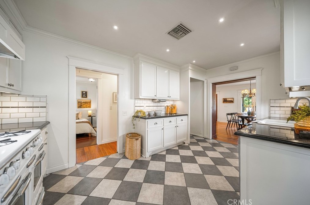 218 Wabash Ave, Glendora CA  91741-0026 exterior