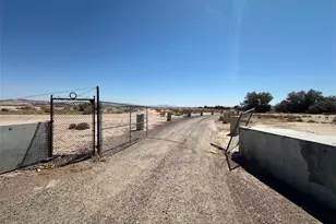 30453 Berry Rd, Newberry Springs, CA 92365 - Photo 2