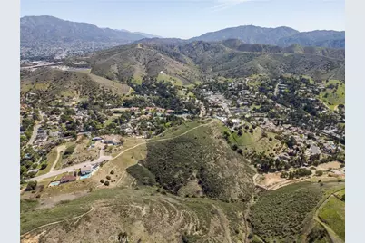 10131 Johanna Avenue, Sunland, CA 91040 - Photo 14
