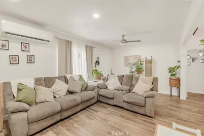 764 W 107th Street, Los Angeles, CA 90044 - Photo 12