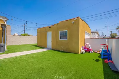 764 W 107th Street, Los Angeles, CA 90044 - Photo 32