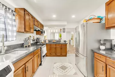 764 W 107th Street, Los Angeles, CA 90044 - Photo 20