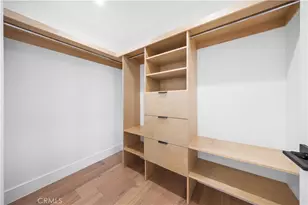 6050 E Burwood Ave, Los Angeles, CA 90042 - Photo 32