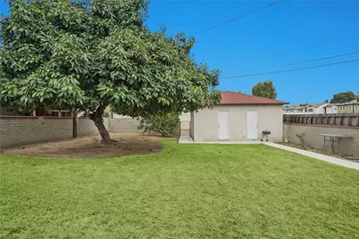 2035 W 102nd Street, Los Angeles, CA 90047 - Photo 20
