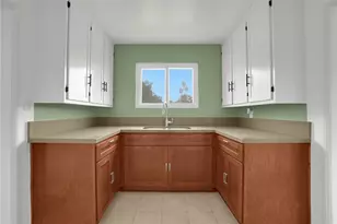 2035 W 102nd St, Los Angeles, CA 90047 - Photo 8