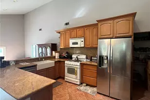 426 W 1st St, Azusa, CA 91702 - Photo 4