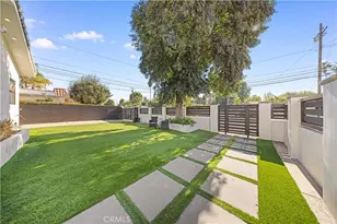 22913 Burbank, Woodland Hills, CA 91367 - Photo 24