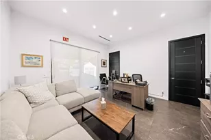 22913 Burbank, Woodland Hills, CA 91367 - Photo 10