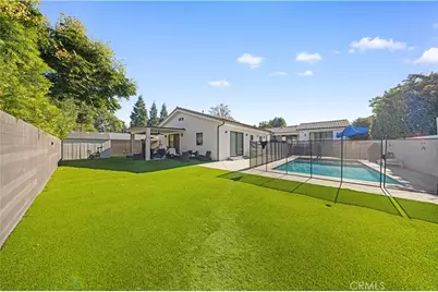 22913 Burbank, Woodland Hills, CA 91367 - Photo 12