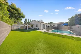 22913 Burbank, Woodland Hills, CA 91367 - Photo 12