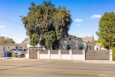 22913 Burbank, Woodland Hills, CA 91367 - Photo 2