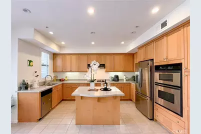 201 E Angeleno Avenue #206, Burbank, CA 91502 - Photo 6