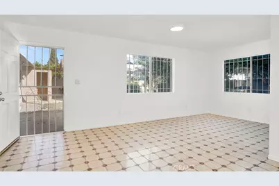 8024 Crockett, Los Angeles, CA 90001 - Photo 10