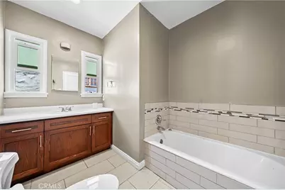 9406 S Harvard Boulevard, Los Angeles, CA 90047 - Photo 22