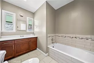 9406 S Harvard Blvd, Los Angeles, CA 90047 - Photo 22