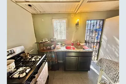 860 W 54th, Los Angeles, CA 90037 - Photo 14