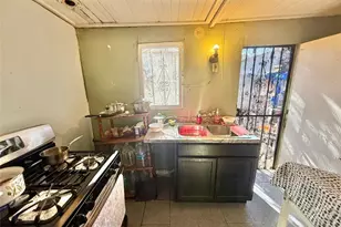 860 W 54th, Los Angeles, CA 90037 - Photo 14