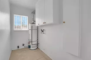 2035 W 102nd St, Los Angeles, CA 90047 - Photo 18