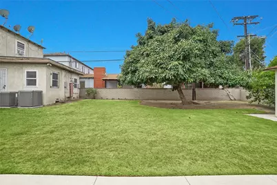 2035 W 102nd Street, Los Angeles, CA 90047 - Photo 2