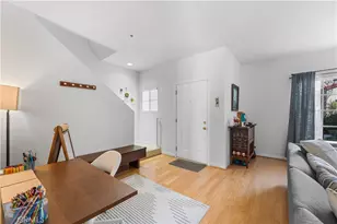 392 S Marengo, Pasadena, CA 91101 - Photo 2